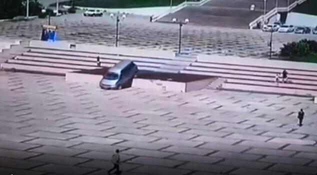 В Хабаровском крае «сыграли в бильярд» минивэном