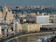 Движение на Краснопресненской набережной временно перекрыто