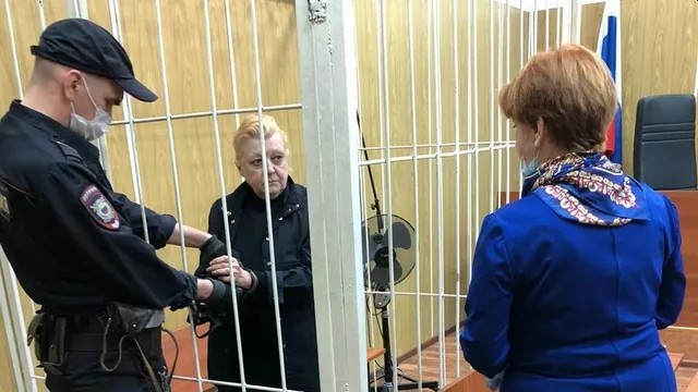 Суд отложил процесс из-за вызова скорой фигурантке дела о хищении у семьи актера Баталова