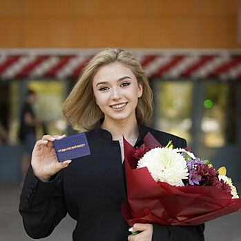 Камила Валиева пошла учиться