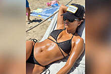 Актриса Ева Лонгория снялась в купальнике на пляже