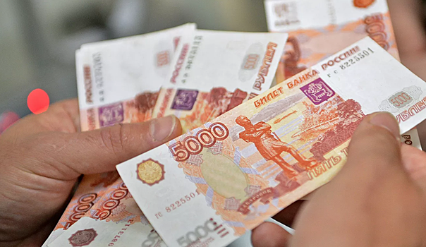 Еще по 10 000 рублей: пенсионерам могут повторить разовую выплату