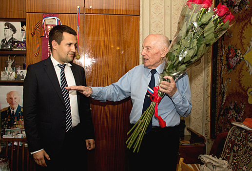 Станислав Каторов поздравил ветерана войны с 92-летием