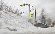 Смертельные сугробы выросли у пешеходных переходов в Новосибирске