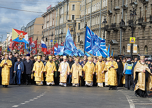 В Санкт-Петербурге Военная академия связи приняла участие в традиционном крестном ходе в День Александра Невского