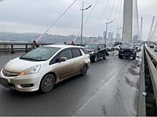 Заядлый нарушитель ПДД устроил массовое ДТП на Золотом мосту во Владивостоке