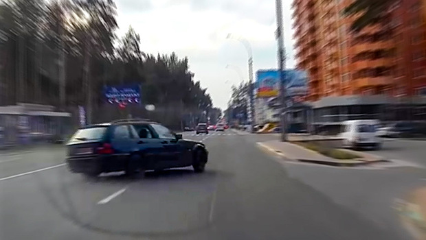 Есть обгон обычного водителя, а есть - лихача на BMW