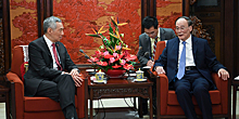 Ван Цишань встретился с премьер-министром Сингапура
