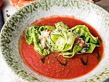 Гаспачо с клубникой, свекольник, гуакамоле: рецепты летних холодных супов