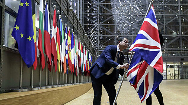 Британским дипломатам запретили сидеть с коллегами из ЕС