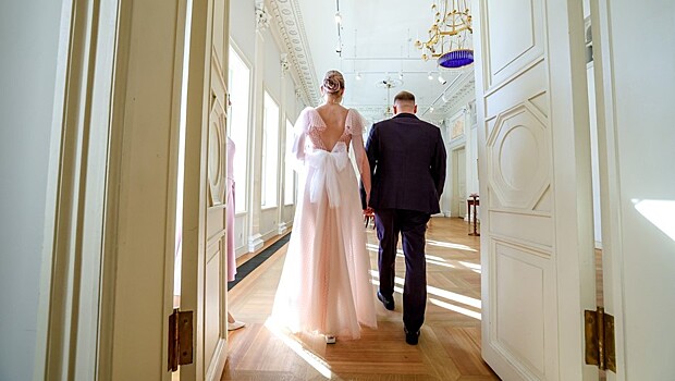 Российский кабмин не&nbsp;поддержал идею о&nbsp;разовых выплатах молодоженам