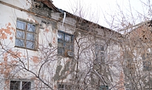 Жильцы аварийной двухэтажки на юге Волгограда боятся ее разрушения