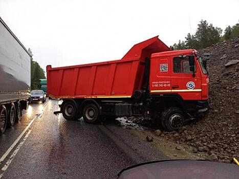 На федеральной трассе под Челябинском ввели реверсивное движение из-за аварии