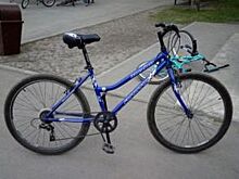 В Киселёвске велосипедист повредил и закидал грязью машину