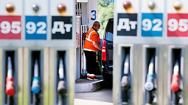 ФАС возбудила первые дела после проверок цен на бензин`