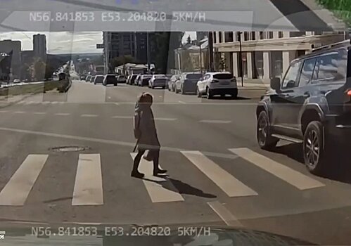 В Тюмнской области сотрудники Госавтоинспекции провели для школьников теоретические и практические занятия по отработке навыков безопасного поведения на пешеходном переходе