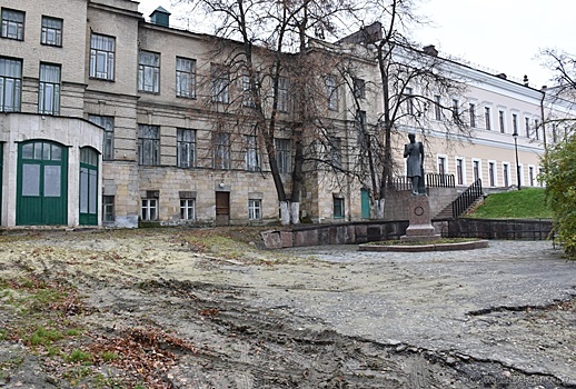 В Пензе приведут в порядок территорию у памятника М.Ю. Лермонтову