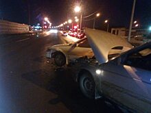 В Орле на Мостовой «Тойота» протаранила ВАЗ