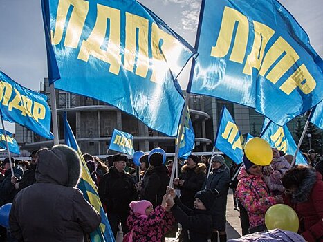 ЛДПР не будет менять цвета герба из-за обвинений в схожести с флагом Украины