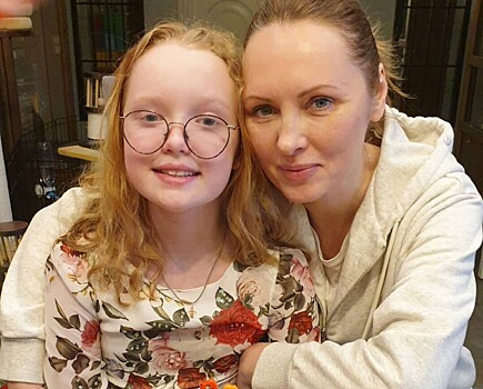 10-летняя дочь Елены Ксенофонтовой выступила на квартирнике звездной мамы