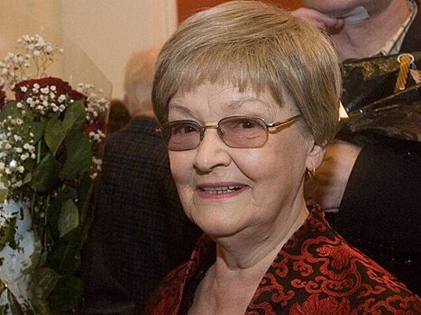 Сергей Собянин поздравил с днем рождения заслуженную артистку РФ Нину Гребешкову