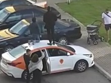 Калининградцам, которые прыгали по арендованной машине, придётся заплатить 80 тысяч рублей