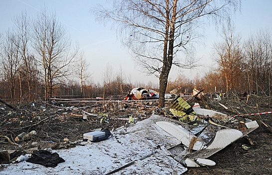 Министр обороны Польши назвал катастрофу в Смоленске терактом