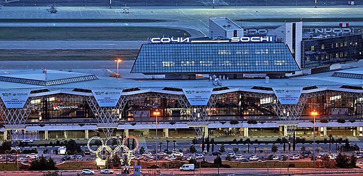 В Сочинском аэропорту не могут приземлиться более 10 авиарейсов