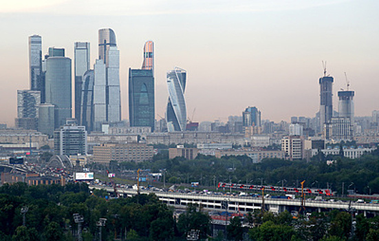 Bloomberg: укрепление рубля стало "головной болью" для западных банков, оставшихся в РФ