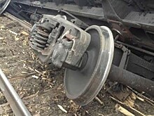 Грузовой поезд сошёл с рельсов на станции в ЛНР