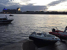 Катер протаранил теплоход на Неве