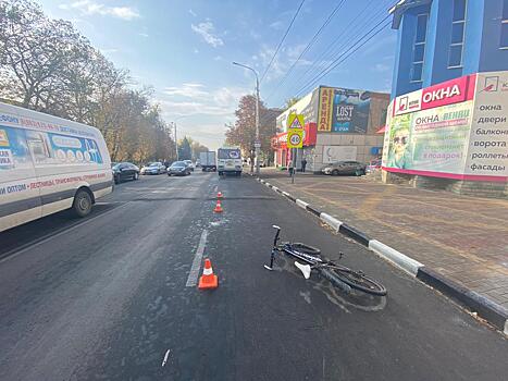 В Ростовской области юный велосипедист угодил под автобус