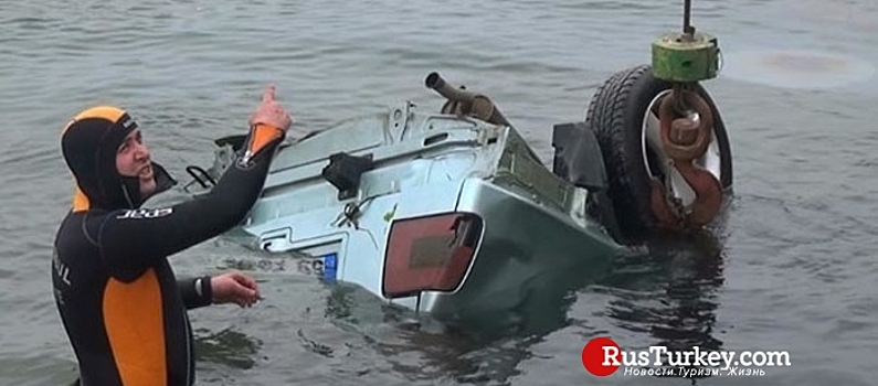 Житель Силиври искупался в море вместе с машиной