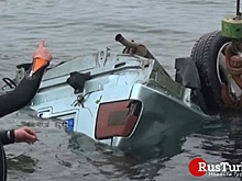 Житель Силиври искупался в море вместе с машиной