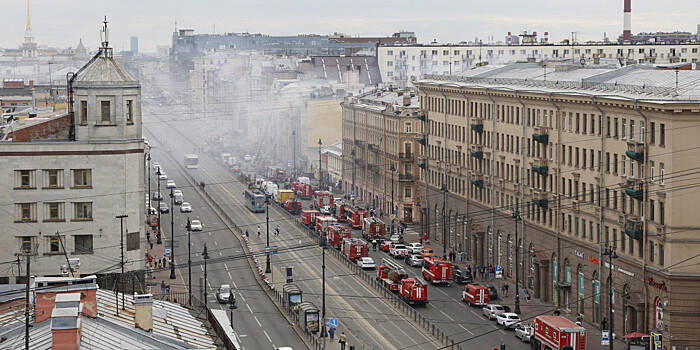 При пожаре во Владивостоке эвакуировали более 500 человек