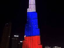 Самое высокое здание в мире окрасили в цвета флага России