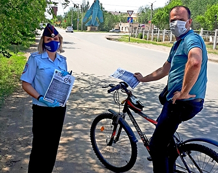 Ахтубинские полицейские поговорили с велосипедистами