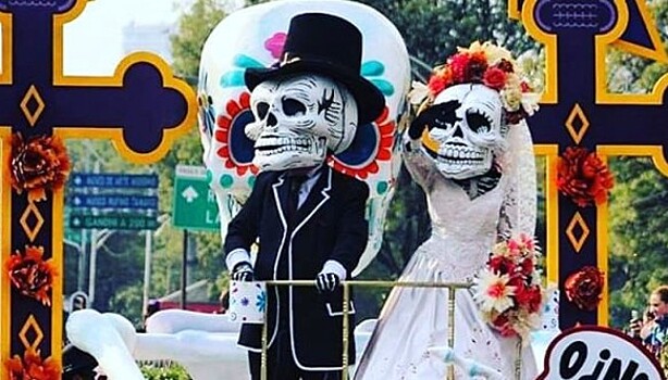 «Смерть — не повод для грусти!»: фотоотчет с ежегодного парада мертвых в Мексике