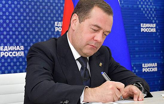 Медведев остался главой "Единой России"