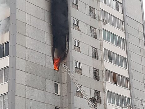 На Красрабе в многоэтажном доме случился пожар