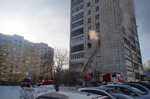 На Старой Сортировке в Екатеринбурге загорелся 12-этажный дом
