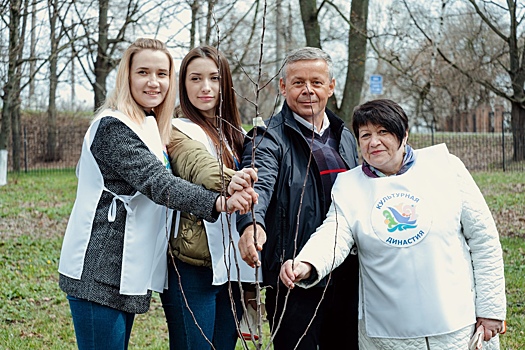 Двадцать курских семей высадили “Сад династий” возле цирка