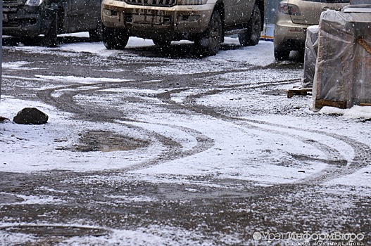 Машины переворачиваются. Екатеринбург и окрестные трассы парализовало из-за гололеда