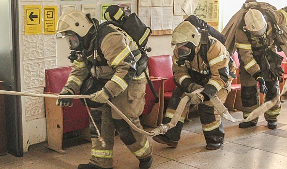 В Волгограде провели учения по тушению пожара в ДК