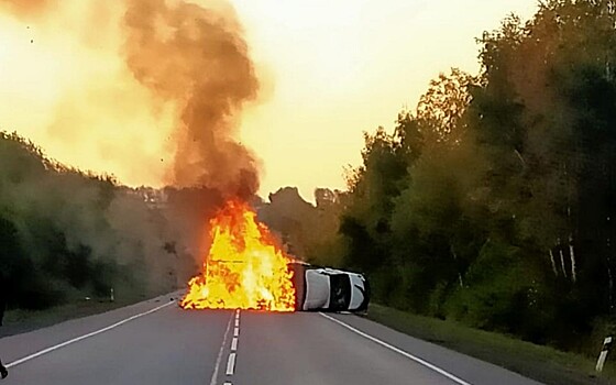 В Рязанской области «ГАЗель» загорелась после столкновения с легковушкой