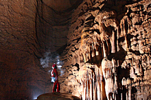 Спасти место силы. Бактерии и туристы разрушают микромир пещер Башкирии