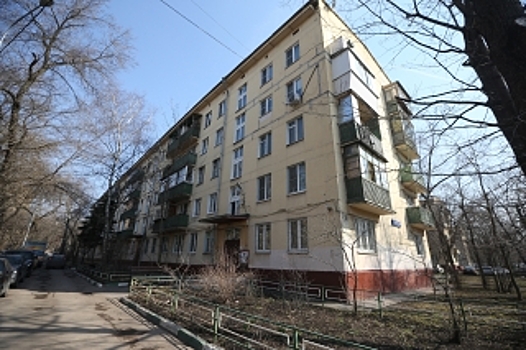 Власти Москвы начали уведомлять жителей пятиэтажек о голосовании по СМС