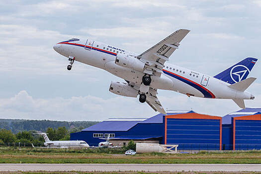 Новак: Россия обсуждает с Алжиром возможные поставки самолетов SSJ100 и МС-21