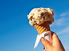 Врач развеял популярный миф о лечении больного горла