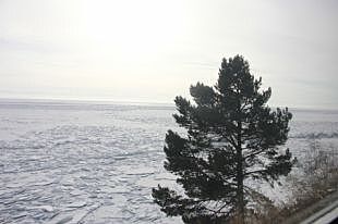 Дорога вдоль Байкала. Как проходит зимнее путешествие по КБЖД?